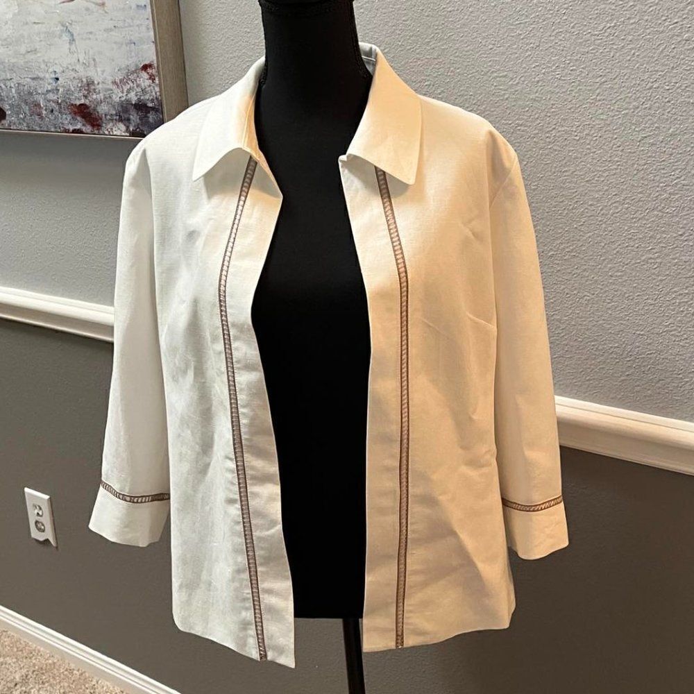 NWT Coldwater Creek Linen White Round Neck 3/4 Sleeve  Closure Jaket size M